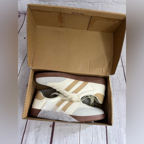 Basic Sneaker‎ - Picture 2 of 8